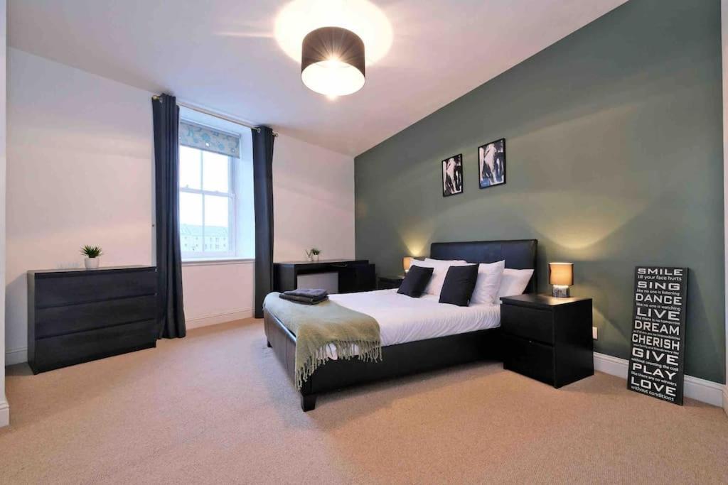 Modern & Spacious Apartment In City Centre アバディーン エクステリア 写真