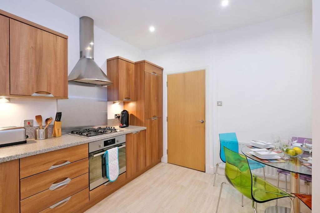 Modern & Spacious Apartment In City Centre アバディーン エクステリア 写真