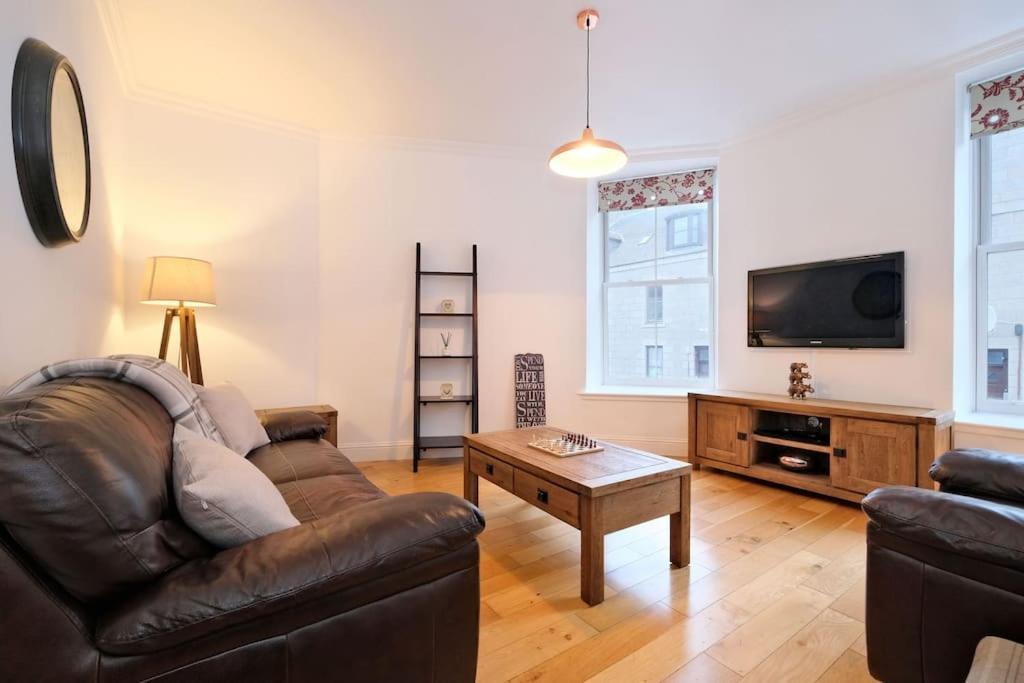 Modern & Spacious Apartment In City Centre アバディーン エクステリア 写真