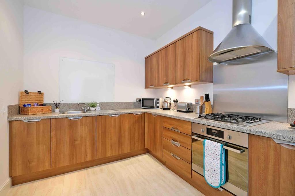 Modern & Spacious Apartment In City Centre アバディーン エクステリア 写真
